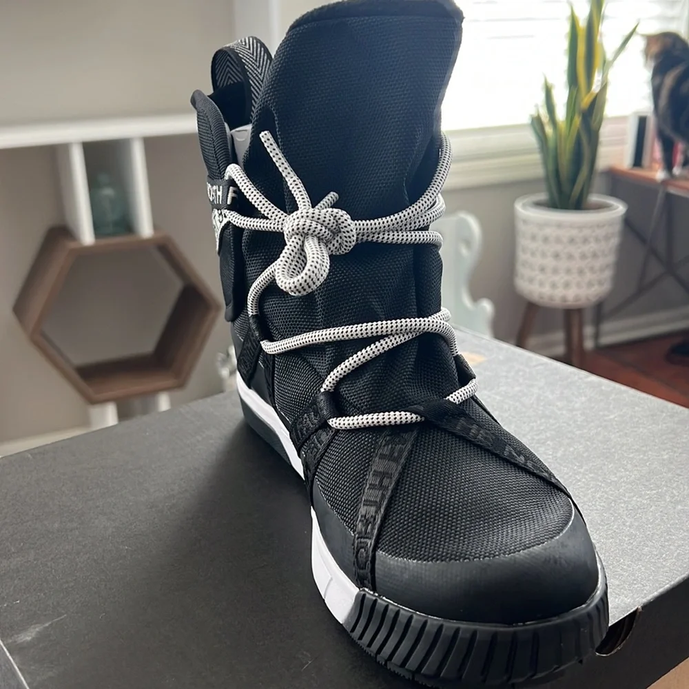 The North Face Women’s Sierra Sport Lace Up Black and White Boot - Picture 4 of 4